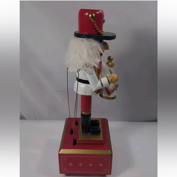 FAO Schwarz 2017 Nutcracker Prince Wood Musical Figurine - Picture 5 of 7
